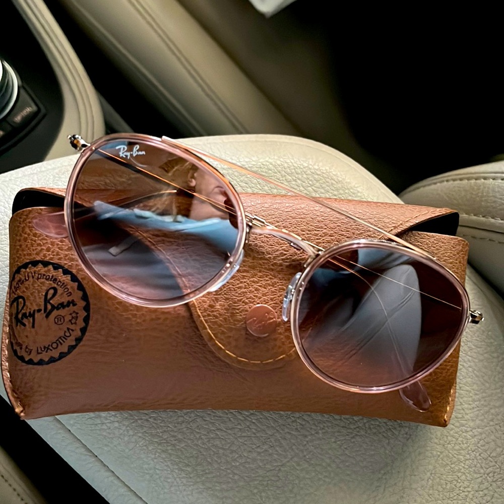 Brand New Rose Gold Ray Ban Sunglasses. Bought in 10/2021, worn once.